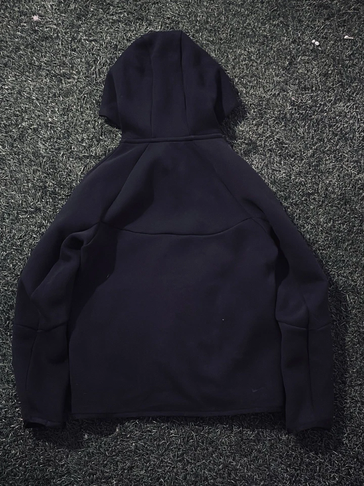 Sudadera con capucha Nike Sportswear Tech polar para niños negra, cremallera completa, talla grande Foto 2 de 4