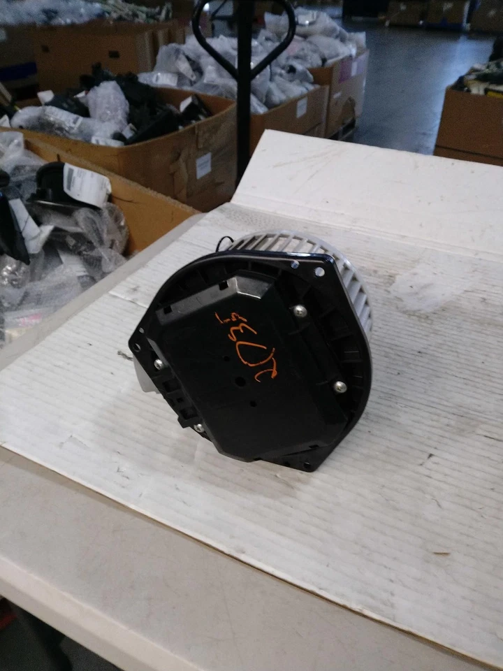 2015 INFINITI Q40 HVAC Blower Motor OEM 556990 Used 84K Miles White - Image 2 of 3