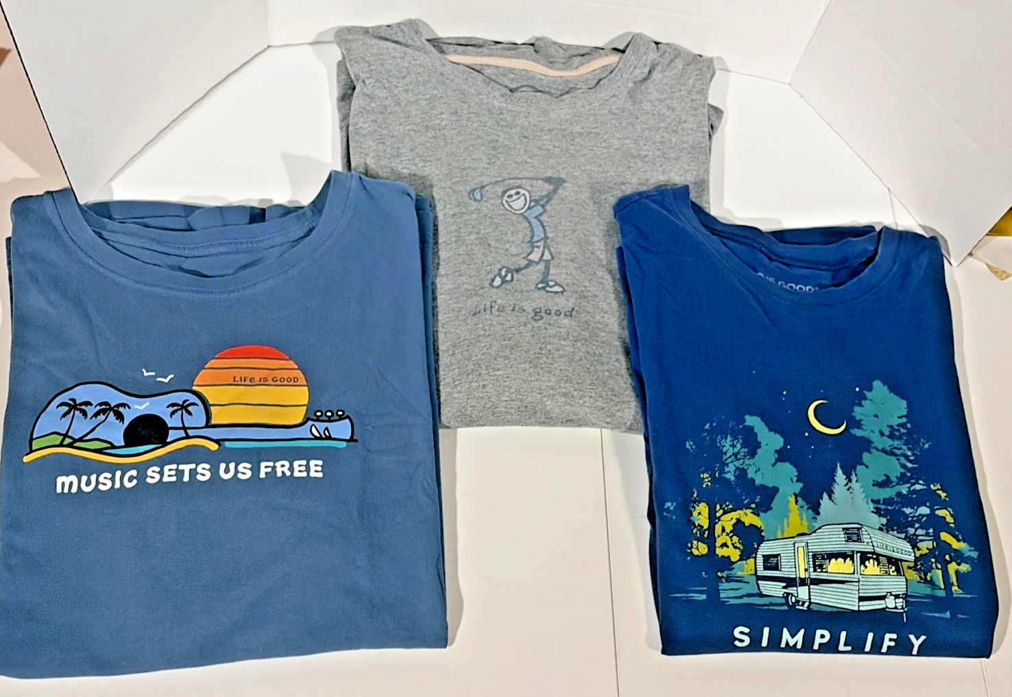 Lot Of 3 Men’s Life Is Good short Sleeve T Shirts   XL. Great Used Condition