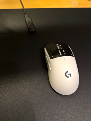 Logitech G PRO X2 Superstrike Gaming-Maus mit USB-Empfänger, Weiß/Schwarz