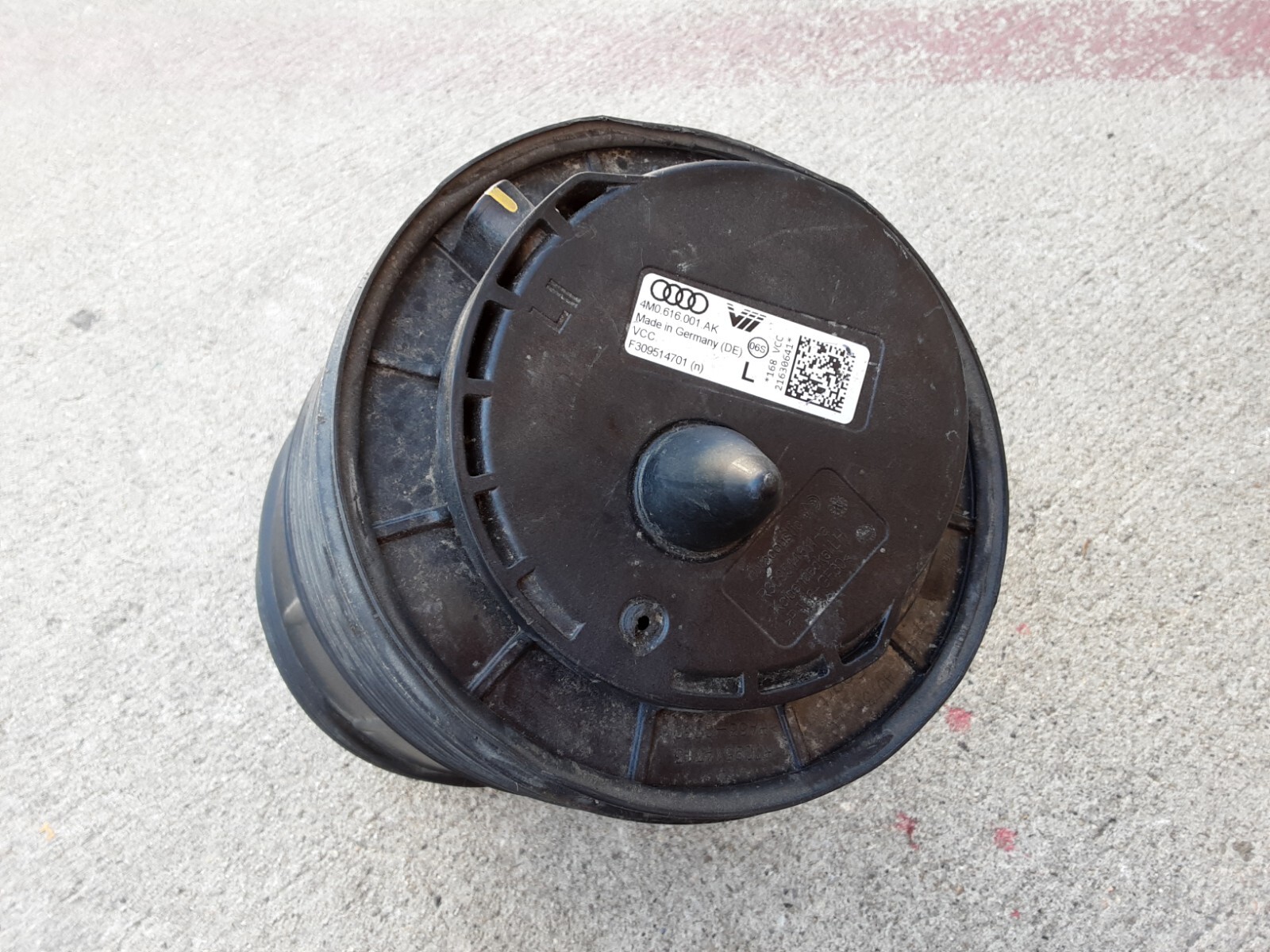 Lamborghini Urus, LH, Left, Rear Air Spring, Used, P/N 4M0616001AK