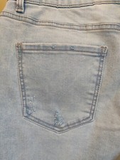 Time and Tru women's 16 - 34 x 23 denim capri high-rise zip distressed cuffed