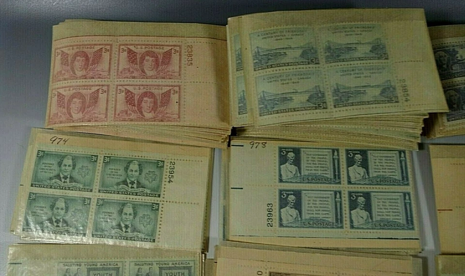 301 US STAMPS PLATE BLOCKS OF 4 3 CENT STAMP 1940's 1204 STAMPS - Image 3 of 4
