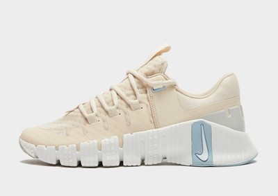 Original Nike Free Metcon 5  (Damengröße: UK 6,5 & 7) Sanddrift / Weiß