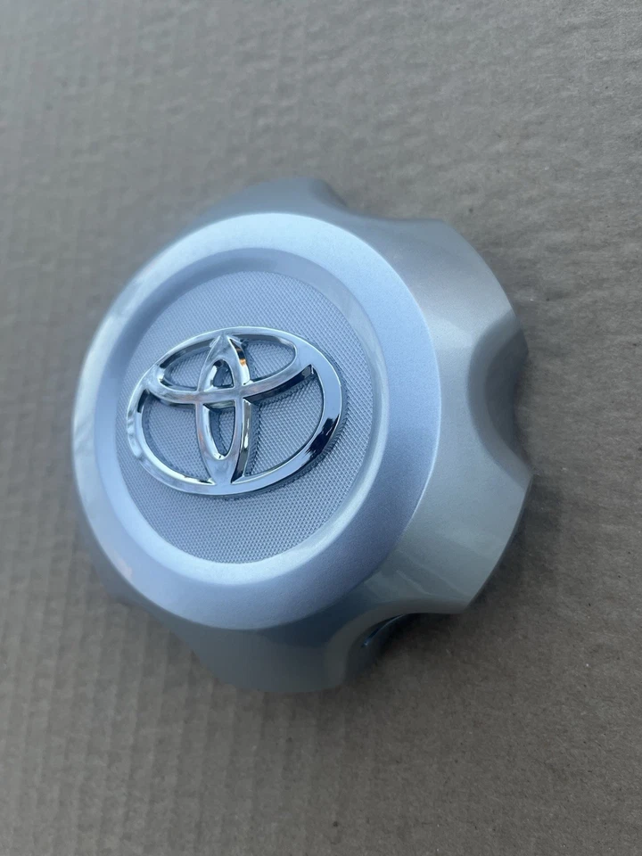 UNA TAPA CENTRAL RUEDA TOYOTA 4RUNNER 2004-2009 42603-35830 PLATEADA Foto 4 de 4