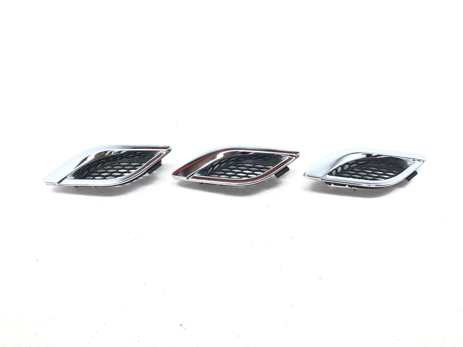 2014-2020 MASERATI QUATTROPORTE RIGHT PASS FRONT FENDER VENT GRILL TRIM X3 OEM