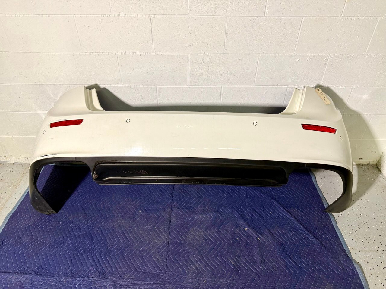 2014-2017 MASERATI GHIBLI REAR BUMPER COVER PANEL W/ REFLECTOR LIGHT LAMPS OEM