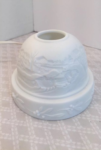 St Nicholas Square White Embossed Porcelain Collectible Scenic Night Light - Picture 4 of 12