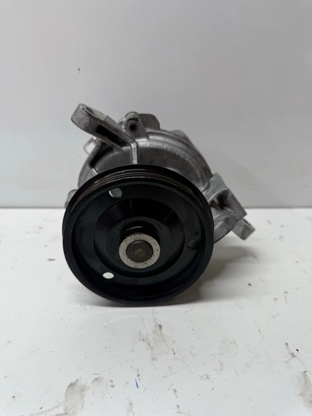 2021-2025 Volvo S60 S90 V90 V60 XC90 Engine Water Pump Cover 32252604 OEM R266