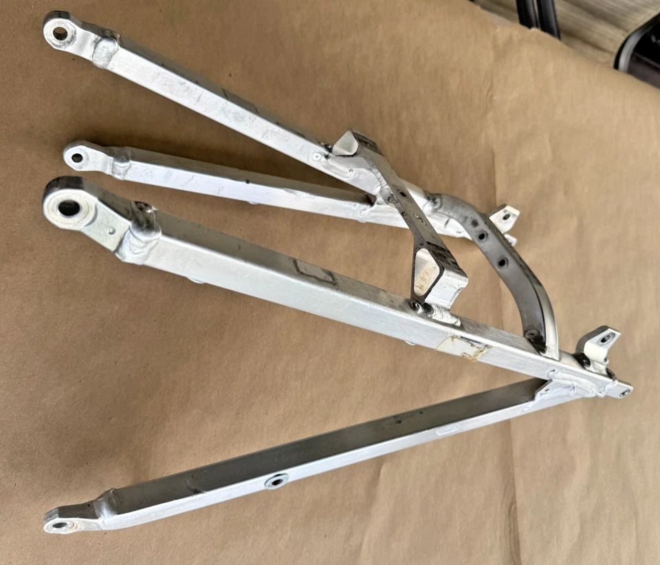 雅马哈 YZ250F 子框架底盘 YZ450F 2014 2015 2016 2017 2019 — 第 3/4 张图片