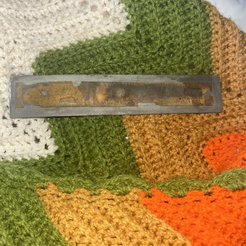 Emblema insignia de distribuidor de metal vintage Thompson Royal Virginia Beach Chrysler-Dodge Foto 2 de 2