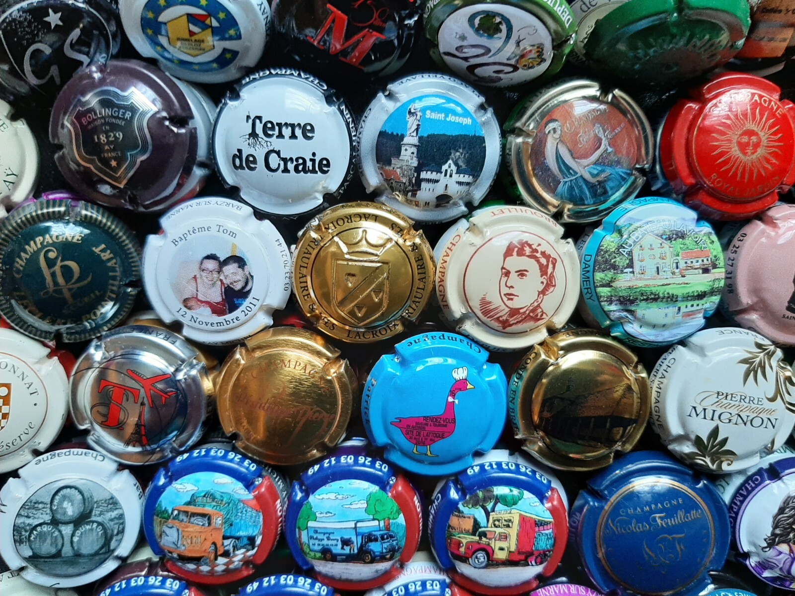 Gros lot de 225 capsules de champagne différentes avec séries et 1 Jéro