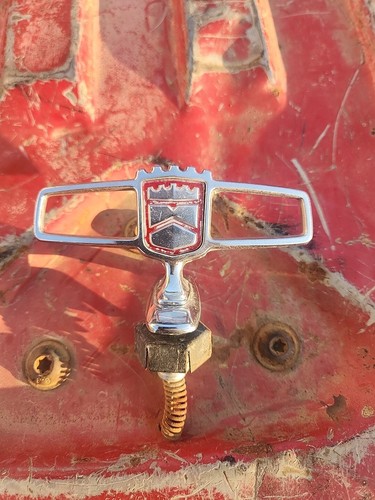 OEM Hood Ornament W/Bolt&Spring 1988-91 Ford Crown Victoria - 第 1/3 張圖片