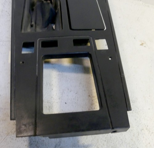 84-88 C4 Corvette 4+3 Manual Shifter Trim Plate Bezel Black Center GM 14076581 - Imagen 9 de 10