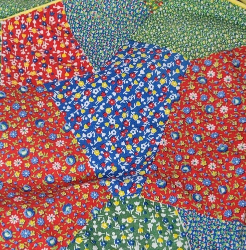 Vtg Patchwork Floral Print Placemats Set 4 Quilted Fabric Red Blue Reversible - Picture 8 of 8