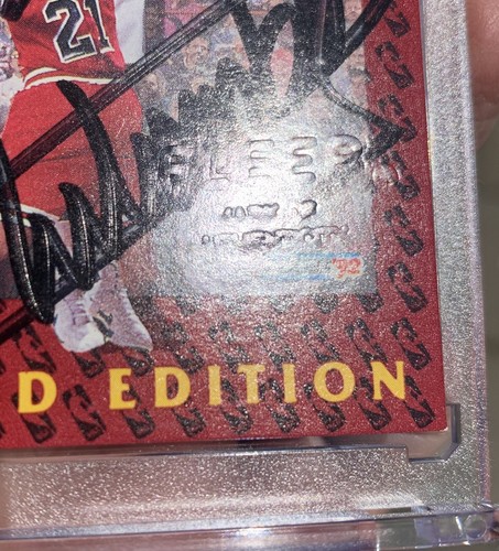 1991-92 FLEER PACK PULL DIKEMBE MUTOMBO ROOKIE ON CARD AUTO #11 SSP RARE HOF RIP - Picture 2 of 3