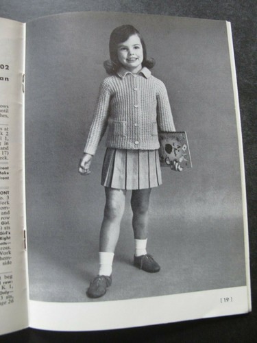 COATS & CLARK’S Book 117 16 Designs in Wool, 1960 Knitting Patterns - Picture 7 of 12