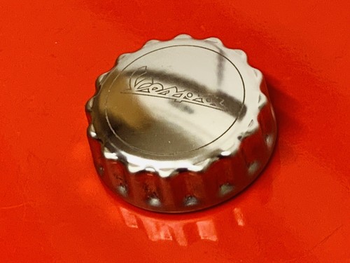 VESPA GTS GT GTL GTV ORIGINAL PIAGGIO VESPA TAPA TANQUE COMBUSTIBLE EN RELIEVE - Imagen 3 de 7