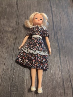 Beautiful Pedigree 2Gen Sindy active, 1980s vintage, fully dressed 033055x 