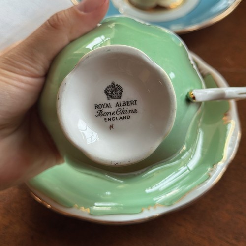 Royal Albert Bone China Tea Cup & Saucer Set, Green Gold, Vintage 1960s–80s - Picture 2 of 3