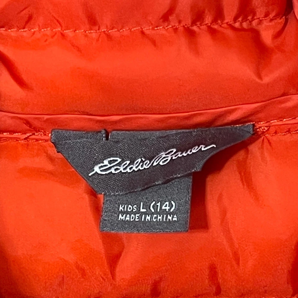 Chaqueta acolchada con capucha naranja Eddie Bauer para niños talla grande al aire libre Foto 4 de 4