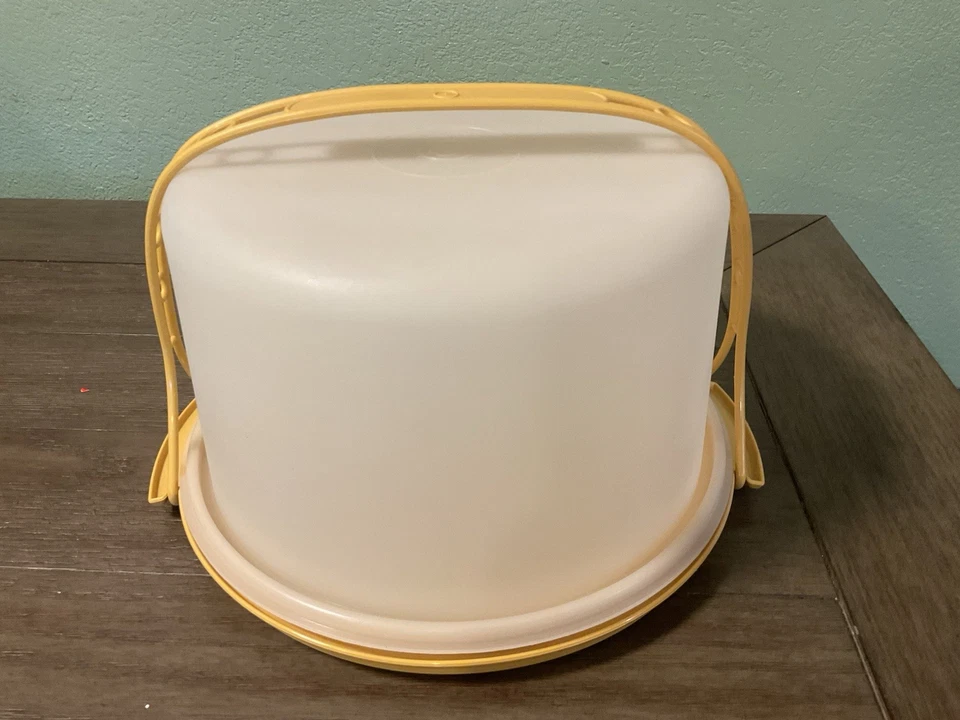 Tupperware VTG 70's Portador de pastel/tarta redondo de 10" Harvest Gold con asa y tapa a presión Foto 2 de 4