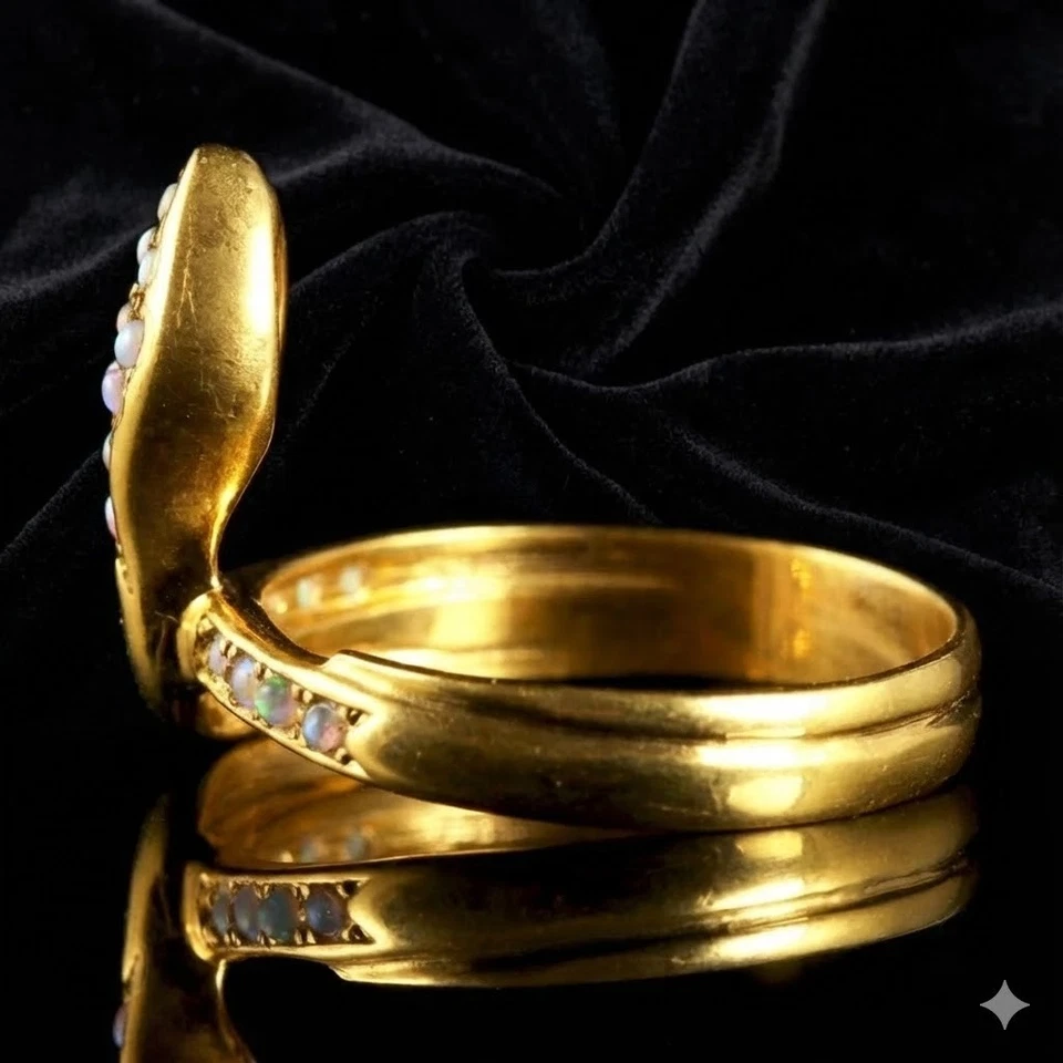 Anillo de compromiso de serpiente de corte redondo de ópalo de fuego de 0,15 quilates enchapado en oro amarillo de 14 quilates en plata Foto 2 de 4