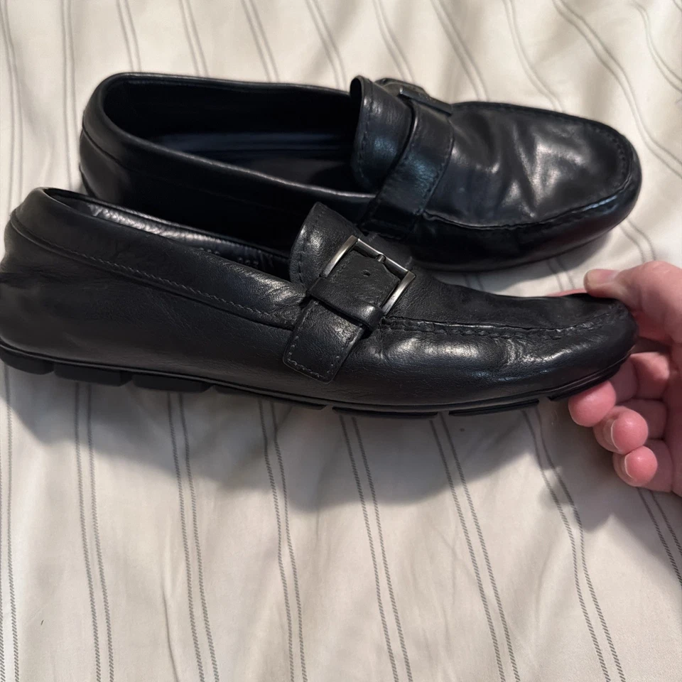 Mocasín Prada con hebilla para hombre 5 mocasines de conducción Foto 2 de 4