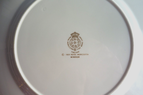 2 x Royal Worcester Windsor China Dinner Plates – 27cm Wide – Good Cond - Picture 6 of 6