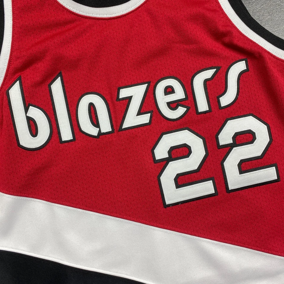 100% аутентичная футболка Clyde Drexler Mitchell & Ness 83 84 блейзеры размер 40 M - Изображение 3 из 4