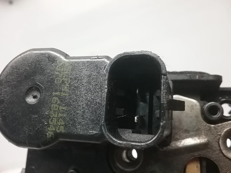 Привод замка правой задней двери 1998-2002 Isuzu Rodeo 16835466 - Изображение 4 из 4