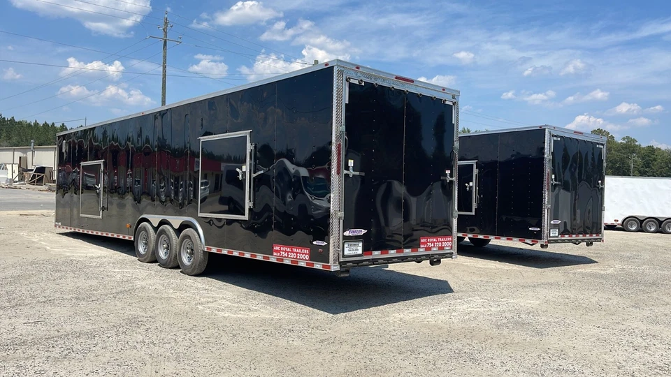 Remolque cerrado para carros de carga de carreras 2026 8,5 X 36 nuevo con opciones compuesto Foto 4 de 4
