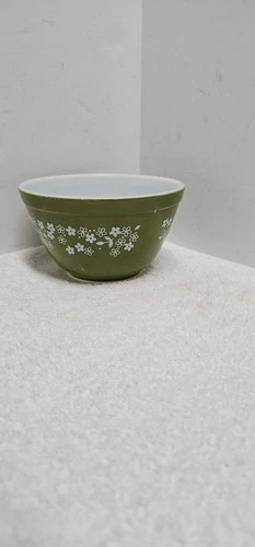 Pyrex Vintage 401 Spring Blossom Green Crazy Daisy Mixing Bowl 1.5 Pint