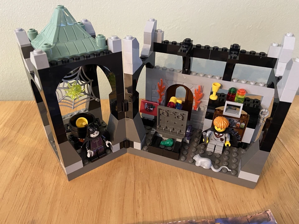 LEGO Harry Potter 4705 Snape's Class, photo 3 of 5