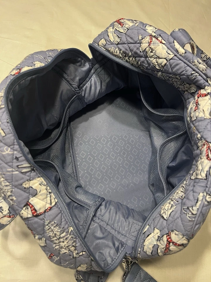 Bolso de fin de semana Vera Bradley estampado de oso polar Berry Merry Foto 2 de 4