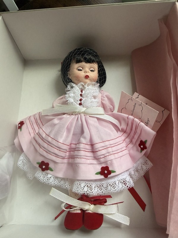 Madame Alexander My Heart Belongs to Grandma 36165 8in Brown Eyes Box