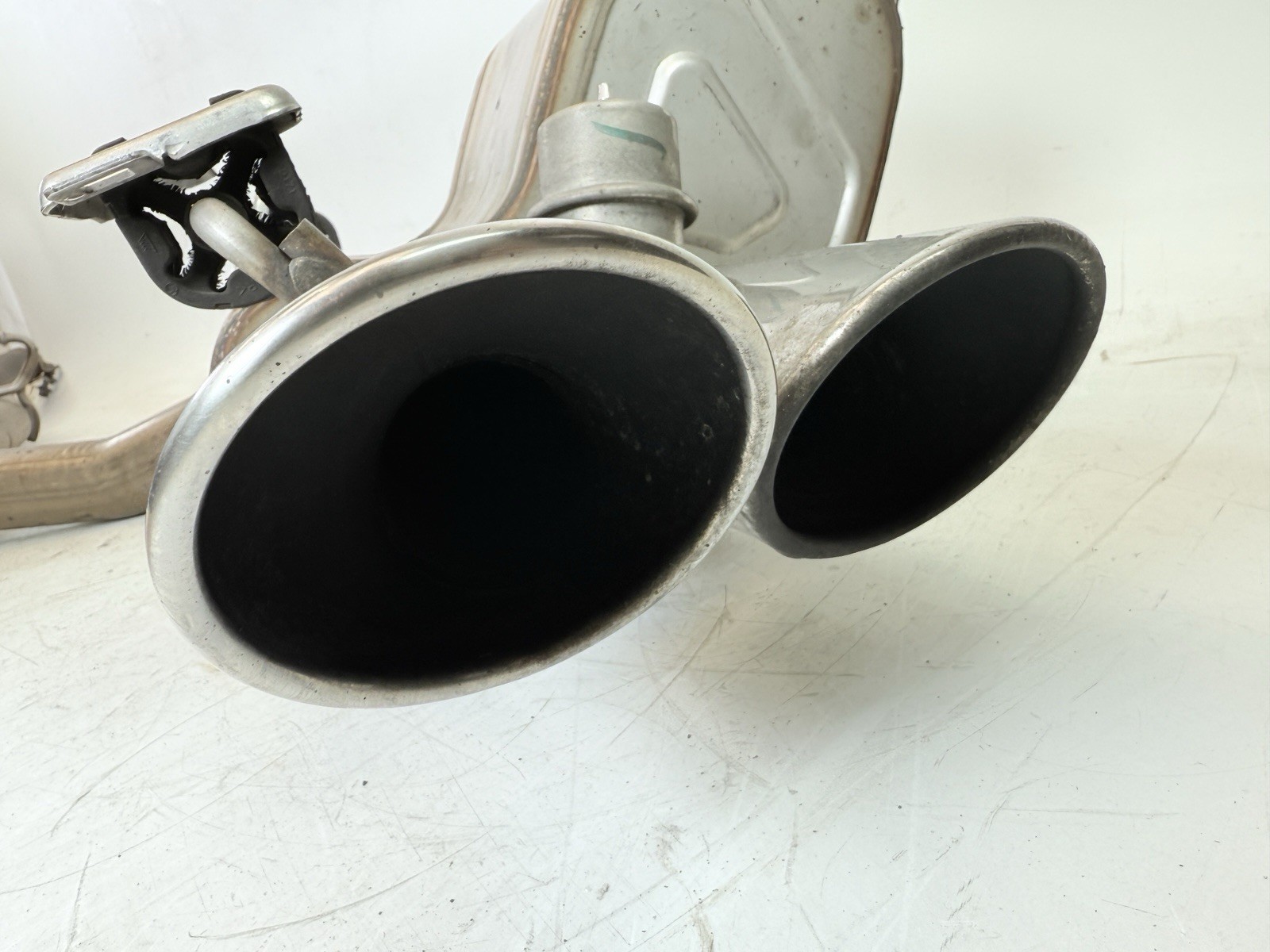 2014 - 2019 MASERATI GHIBLI 3.0L REAR RIGHT SIDE EXHAUST MUFFLER W/ PIPE OEM