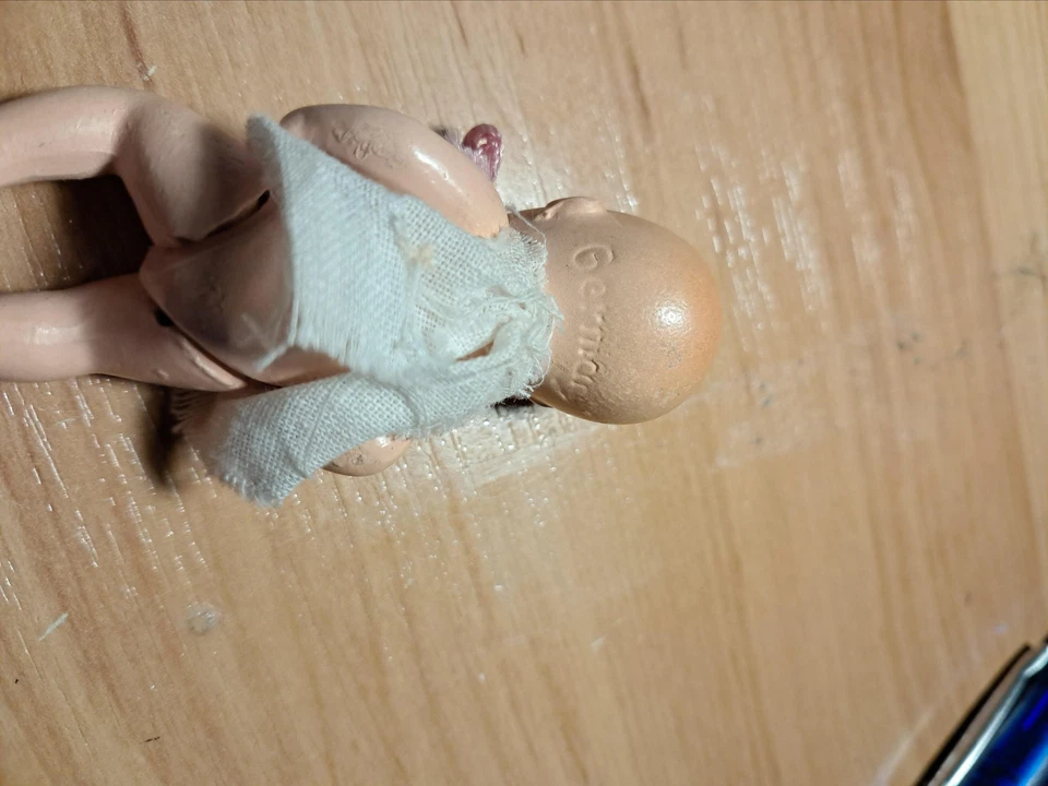 Mignonette  GERMANY dans son berceau - Photo 4/4