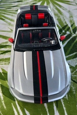 ford mustang 1:18 GT 2010 MAISTO