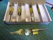 5 YALE Knob Cylinders W/2 keys each Keyed the Same IKE-1121A-00-04, IR5050KWY15T