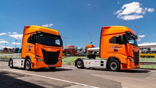 Camion cabina IVECO S-WAY S510 / Repsol Honda Team / #93 Marc Marquez (1/43) - Imagen 13 de 16
