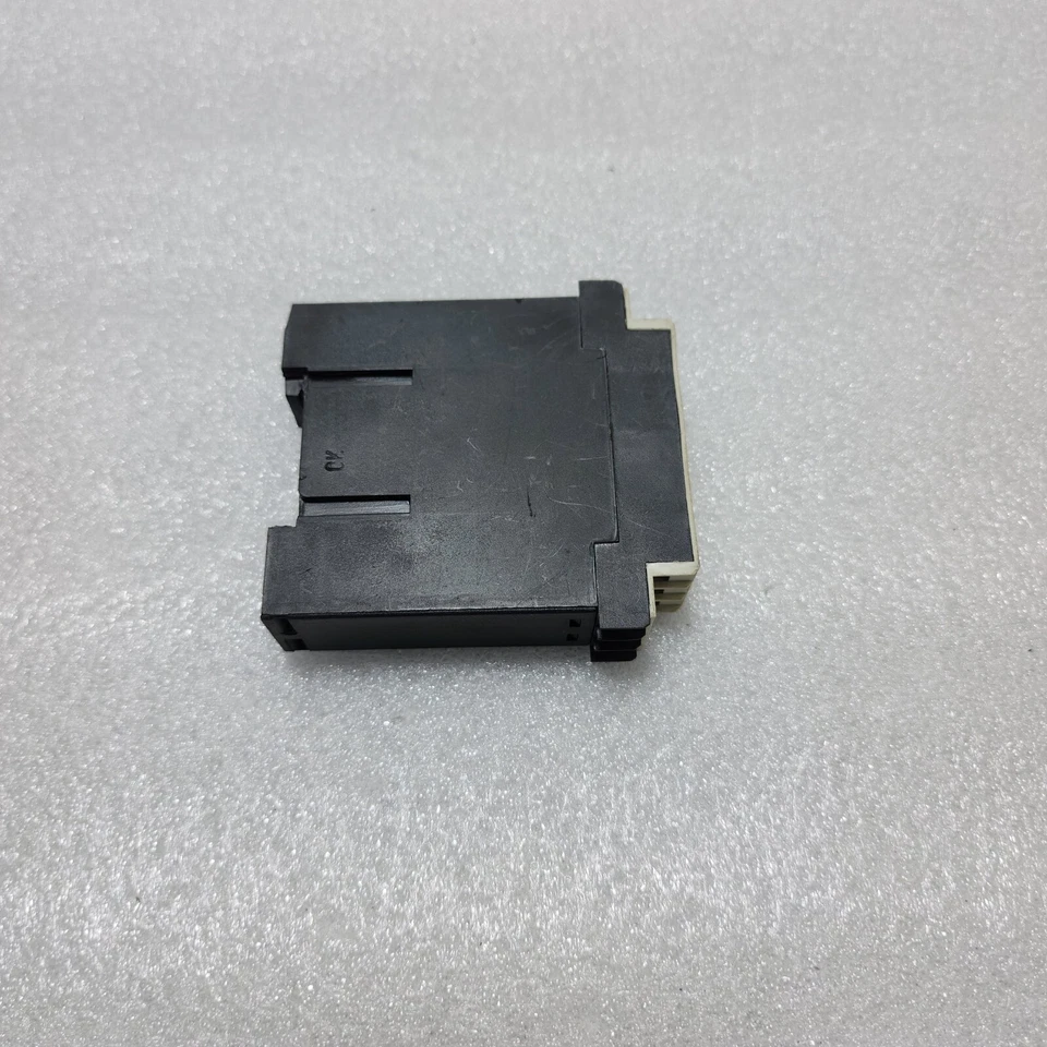 WEG RTW-RE01-U030SE40 TEMPERATURE RELAY 10046610 - Image 4 of 4