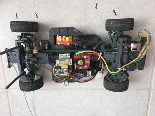 Tamiya 1/10 Big Scale Belt drive TOYOTA COROLLA WRC C. SAINZ y L. MOYA Español - Imagen 18 de 23