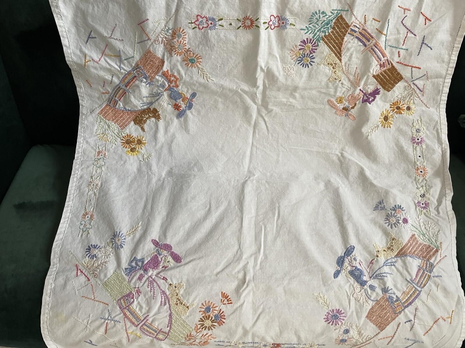 Lot Of Vintage Tablecloths Lot Of 4, Apron, Tablecloth Holder, And