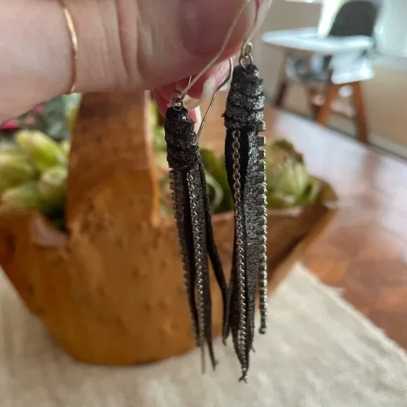 Pendientes Boho Metalizados Colgantes Cuero con Cristales y Cadenas Foto 4 de 4