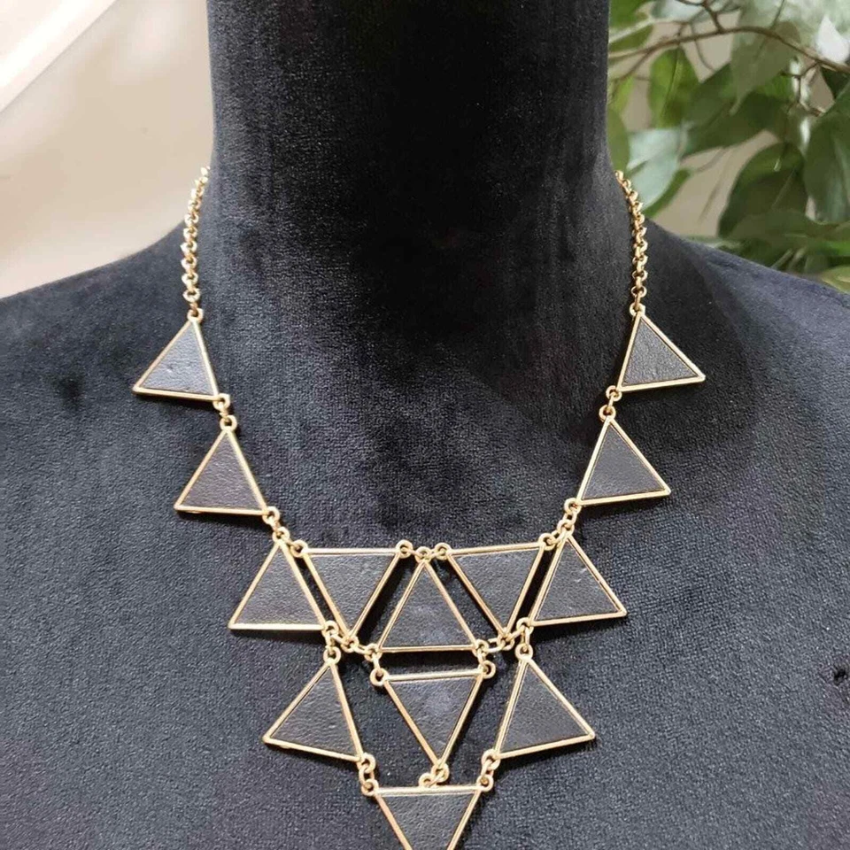 Forever 21 Mujer Triángulo Forma Eslabón Distintivo Collar con Cierre de Langosta Foto 2 de 4