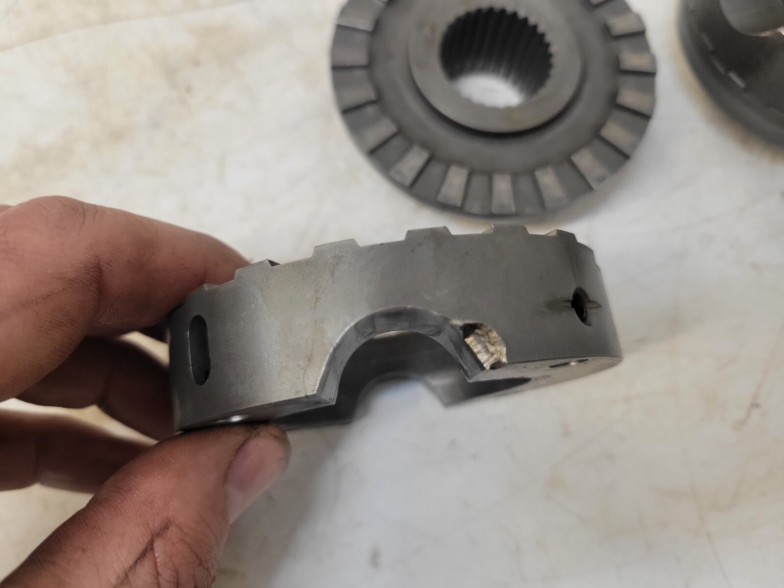 GM 8.5'' 10 BOLT LUNCHBOX LOCKER 28 SPLINE CHEVY GMC TRUCK eBay