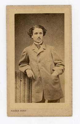 FOTO Fotografie CDV, ein Mann posiert für PIERRE PETIT in PARIS 1860