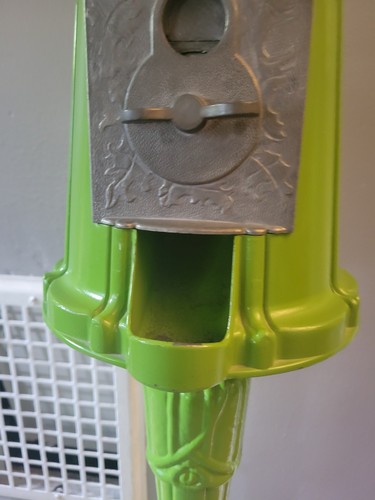 🔥🔥Vintage Green Cast Iron Glass Gumball Machine w/ stand MADE IN USA - RARE - Picture 5 of 23