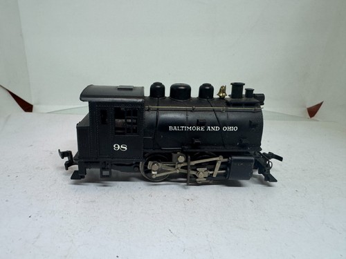 Rivarossi HO Gauge Railways 1221 0-4-0 Class C 16 Baltimore & Ohio Tank Loco - Picture 3 of 13